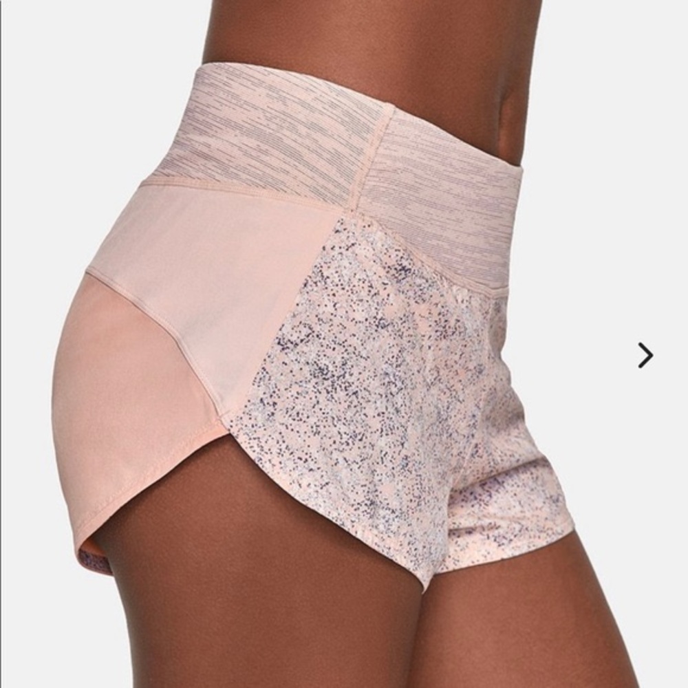 Outdoor Voices 2.5" Hudson Shorts – Pebble Rose 🌹